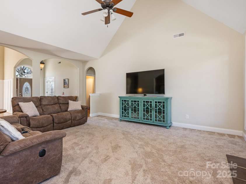 16160 Hopewell Church Road, Midland, NC 28107.  MLS# CAR4228175, YatesRealty ID 17048. Great Room