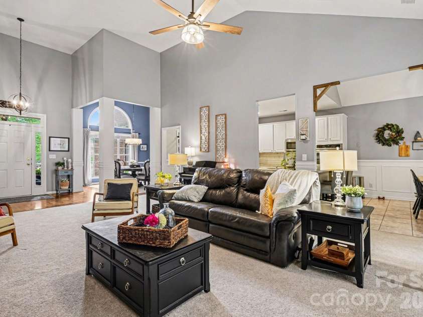 10501 Olde Irongate Lane, Mint Hill, NC 28227.  MLS# CAR4376246, YatesRealty ID 17049. 