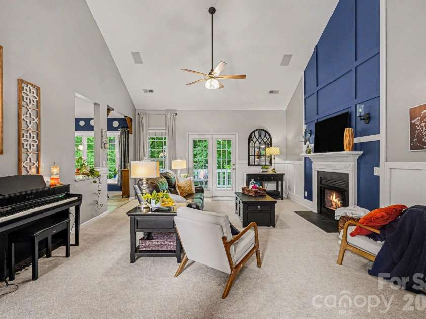 10501 Olde Irongate Lane, Mint Hill, NC 28227.  MLS# CAR4376246, YatesRealty ID 17049. 