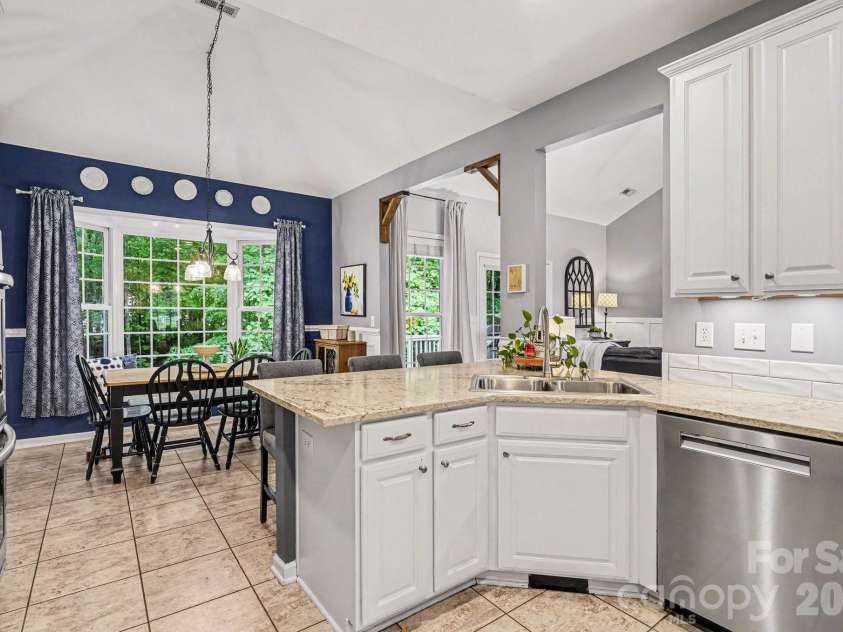 10501 Olde Irongate Lane, Mint Hill, NC 28227.  MLS# CAR4376246, YatesRealty ID 17049. 