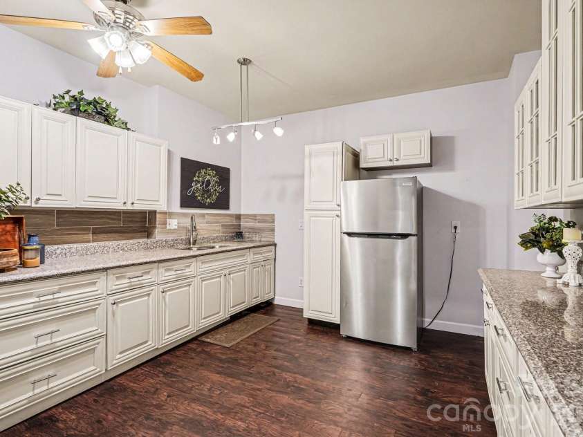 10501 Olde Irongate Lane, Mint Hill, NC 28227.  MLS# CAR4376246, YatesRealty ID 17049. 