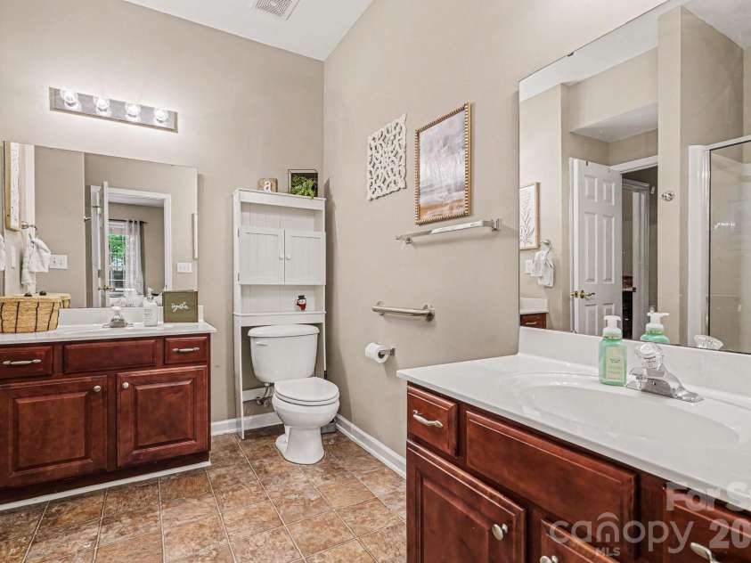 10501 Olde Irongate Lane, Mint Hill, NC 28227.  MLS# CAR4376246, YatesRealty ID 17049. 