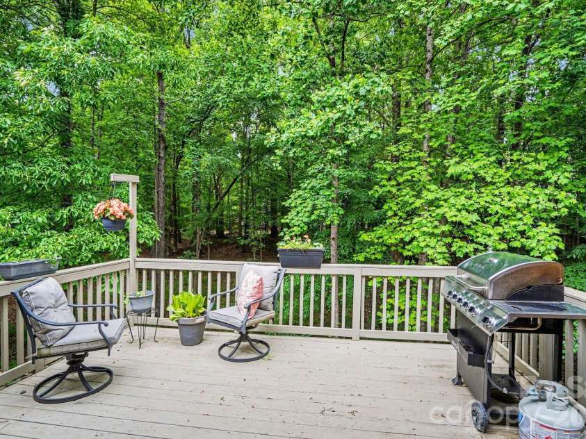 10501 Olde Irongate Lane, Mint Hill, NC 28227.  MLS# CAR4376246, YatesRealty ID 17049. 