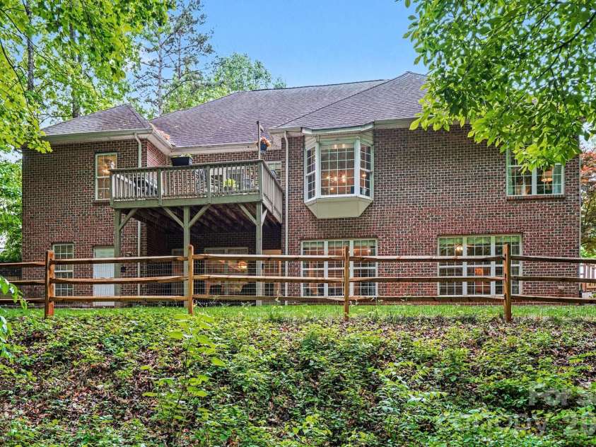 10501 Olde Irongate Lane, Mint Hill, NC 28227.  MLS# CAR4376246, YatesRealty ID 17049. 
