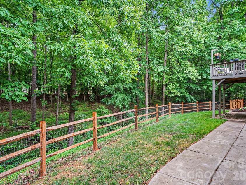 10501 Olde Irongate Lane, Mint Hill, NC 28227.  MLS# CAR4376246, YatesRealty ID 17049. 