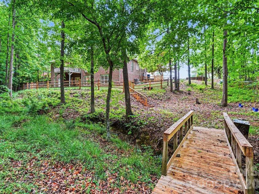 10501 Olde Irongate Lane, Mint Hill, NC 28227.  MLS# CAR4376246, YatesRealty ID 17049. 