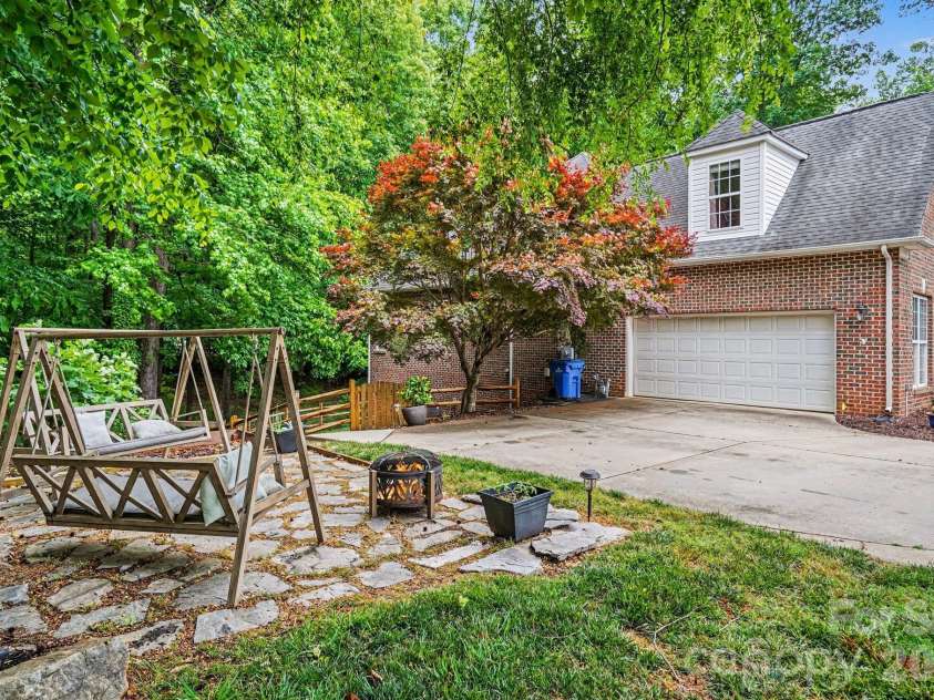10501 Olde Irongate Lane, Mint Hill, NC 28227.  MLS# CAR4376246, YatesRealty ID 17049. 
