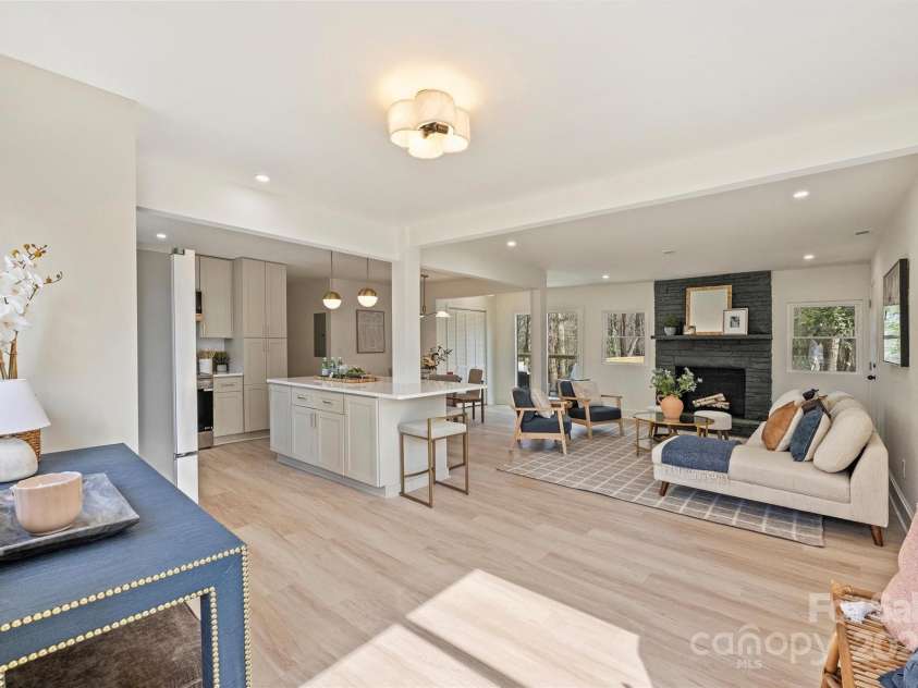 2827 Temple Lane, Charlotte, NC 28205.  MLS# CAR4228994, YatesRealty ID 1705. 