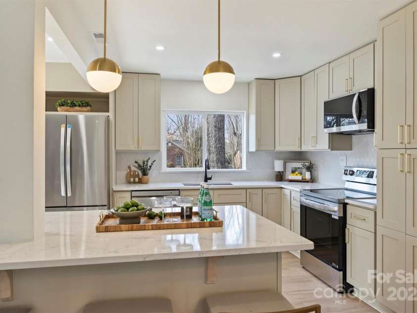 2827 Temple Lane, Charlotte, NC 28205.  MLS# CAR4228994, YatesRealty ID 1705. 