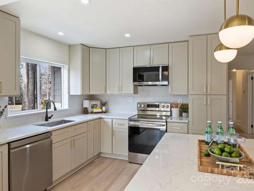 2827 Temple Lane, Charlotte, NC 28205.  MLS# CAR4228994, YatesRealty ID 1705. 