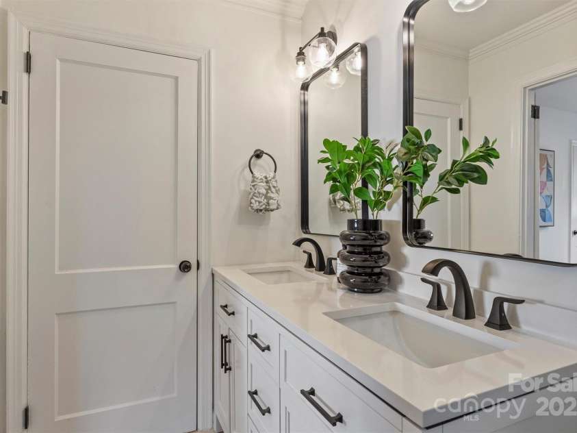 2827 Temple Lane, Charlotte, NC 28205.  MLS# CAR4228994, YatesRealty ID 1705. 