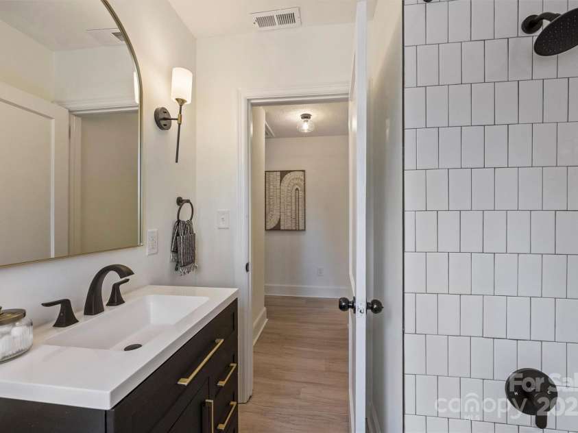 2827 Temple Lane, Charlotte, NC 28205.  MLS# CAR4228994, YatesRealty ID 1705. 