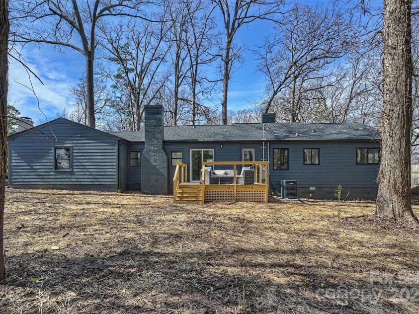 2827 Temple Lane, Charlotte, NC 28205.  MLS# CAR4228994, YatesRealty ID 1705. 