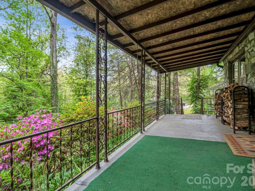 257 Pine Street, Black Mountain, NC 28711.  MLS# CAR4374948, YatesRealty ID 17050. 