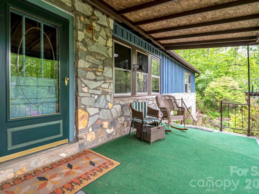 257 Pine Street, Black Mountain, NC 28711.  MLS# CAR4374948, YatesRealty ID 17050. 