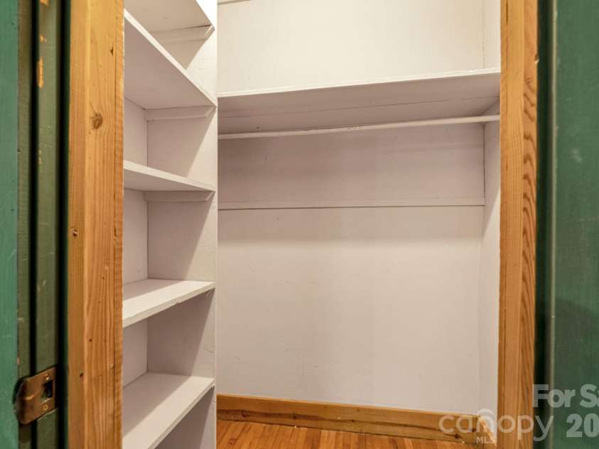 257 Pine Street, Black Mountain, NC 28711.  MLS# CAR4374948, YatesRealty ID 17050. 