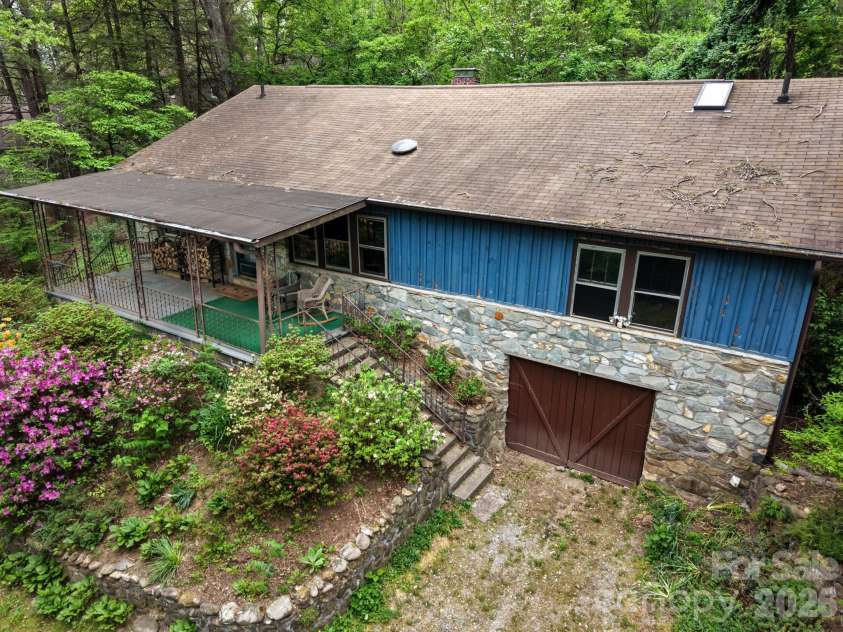 257 Pine Street, Black Mountain, NC 28711.  MLS# CAR4374948, YatesRealty ID 17050. 