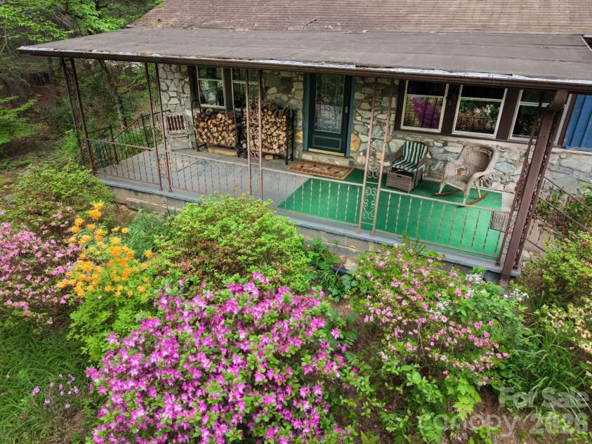 257 Pine Street, Black Mountain, NC 28711.  MLS# CAR4374948, YatesRealty ID 17050. 
