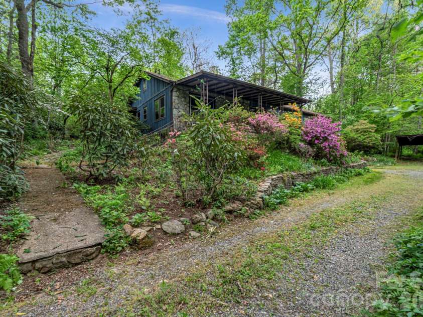 257 Pine Street, Black Mountain, NC 28711.  MLS# CAR4374948, YatesRealty ID 17050. 