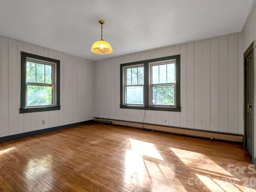 257 Pine Street, Black Mountain, NC 28711.  MLS# CAR4374948, YatesRealty ID 17050. Front bedroom