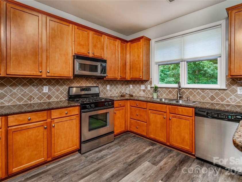 9410 Greenbank Court, Charlotte, NC 28214.  MLS# CAR4262994, YatesRealty ID 17051. 