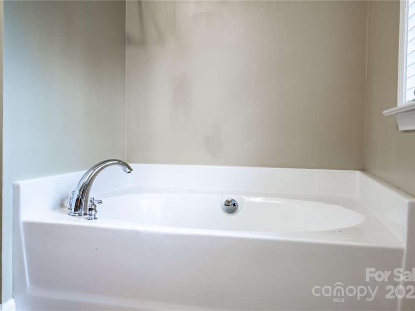 9410 Greenbank Court, Charlotte, NC 28214.  MLS# CAR4262994, YatesRealty ID 17051. 