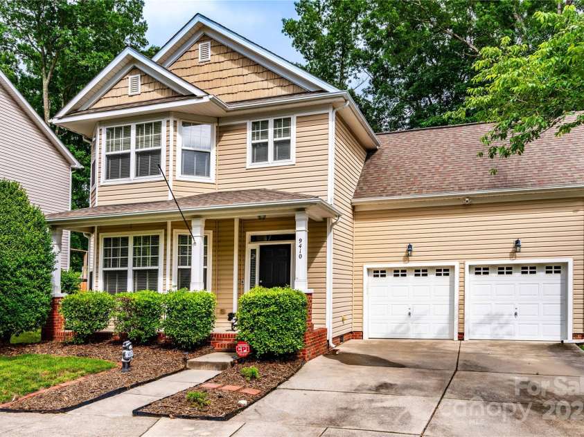 9410 Greenbank Court, Charlotte, NC 28214.  MLS# CAR4262994, YatesRealty ID 17051. 