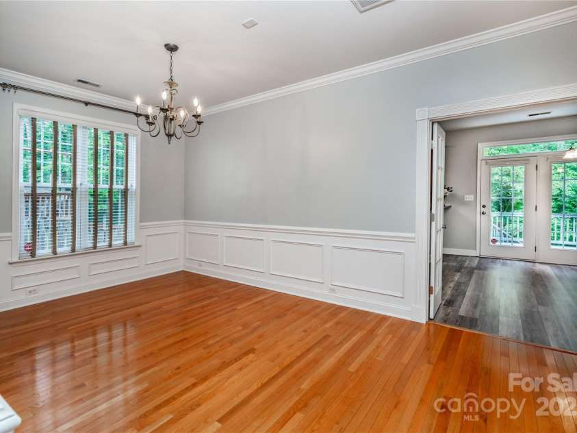 9410 Greenbank Court, Charlotte, NC 28214.  MLS# CAR4262994, YatesRealty ID 17051. Dining Area