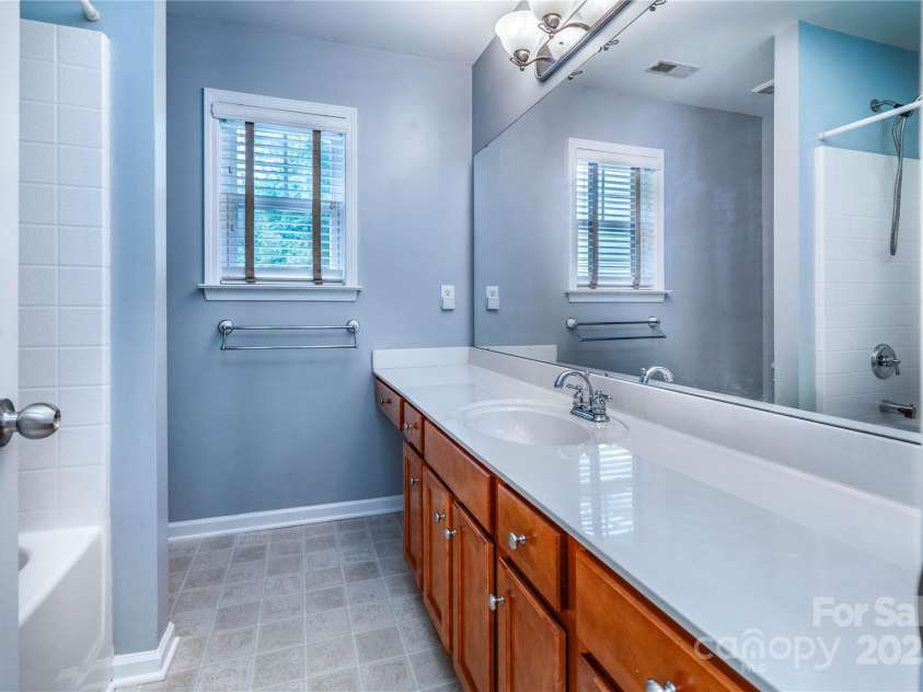 9410 Greenbank Court, Charlotte, NC 28214.  MLS# CAR4262994, YatesRealty ID 17051. Second Bath
