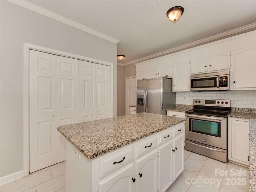 1516 Plantation Trail, Gastonia, NC 28056.  MLS# CAR4285271, YatesRealty ID 17054. 