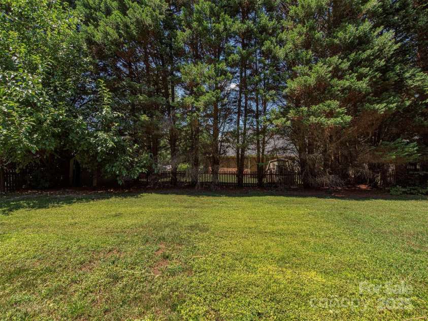 1516 Plantation Trail, Gastonia, NC 28056.  MLS# CAR4285271, YatesRealty ID 17054. 