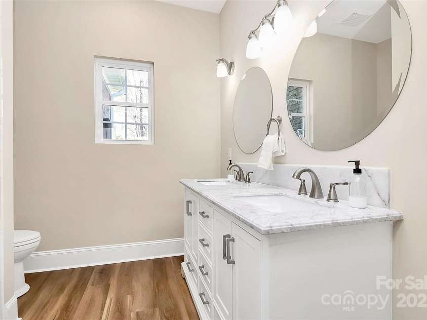 609 Rosemore Place, Rock Hill, SC 29732.  MLS# CAR4228092, YatesRealty ID 17056. Secondary Bathroom