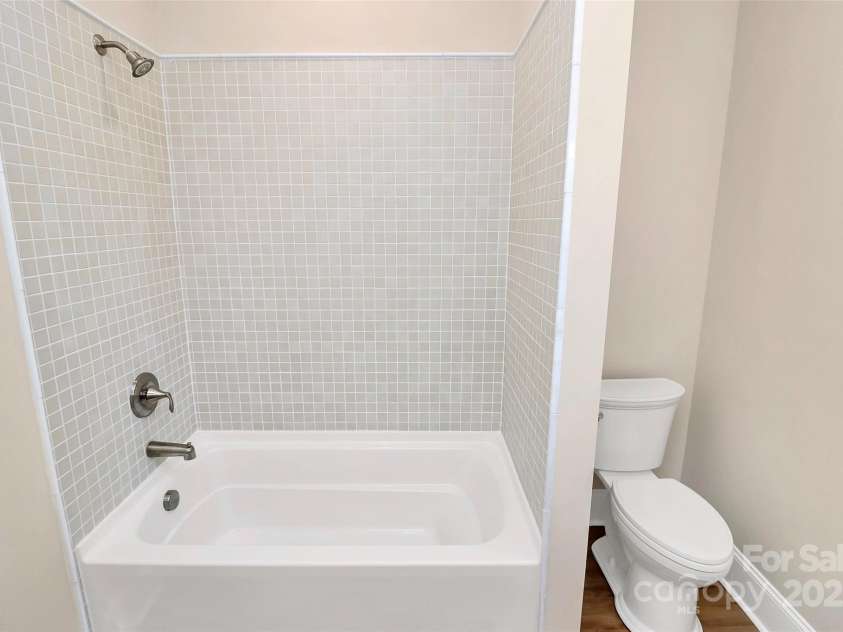609 Rosemore Place, Rock Hill, SC 29732.  MLS# CAR4228092, YatesRealty ID 17056. Secondary Bathroom