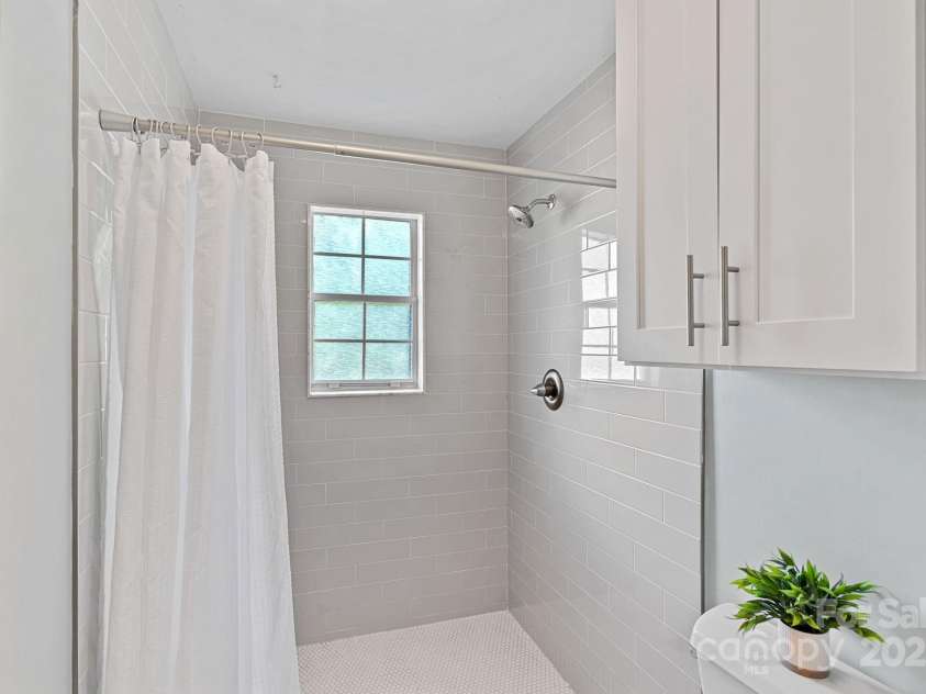 3308 Selwyn Farms Lane, Charlotte, NC 28209.  MLS# CAR4264520, YatesRealty ID 17057. 