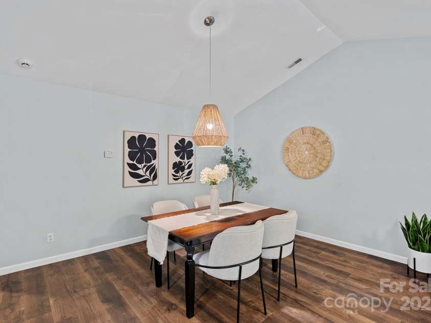 3308 Selwyn Farms Lane, Charlotte, NC 28209.  MLS# CAR4264520, YatesRealty ID 17057. 