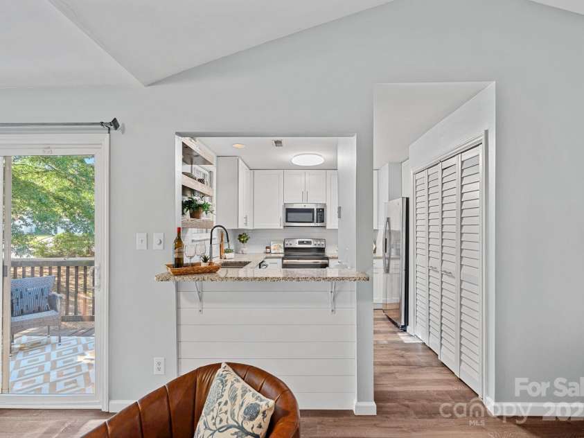 3308 Selwyn Farms Lane, Charlotte, NC 28209.  MLS# CAR4264520, YatesRealty ID 17057. 