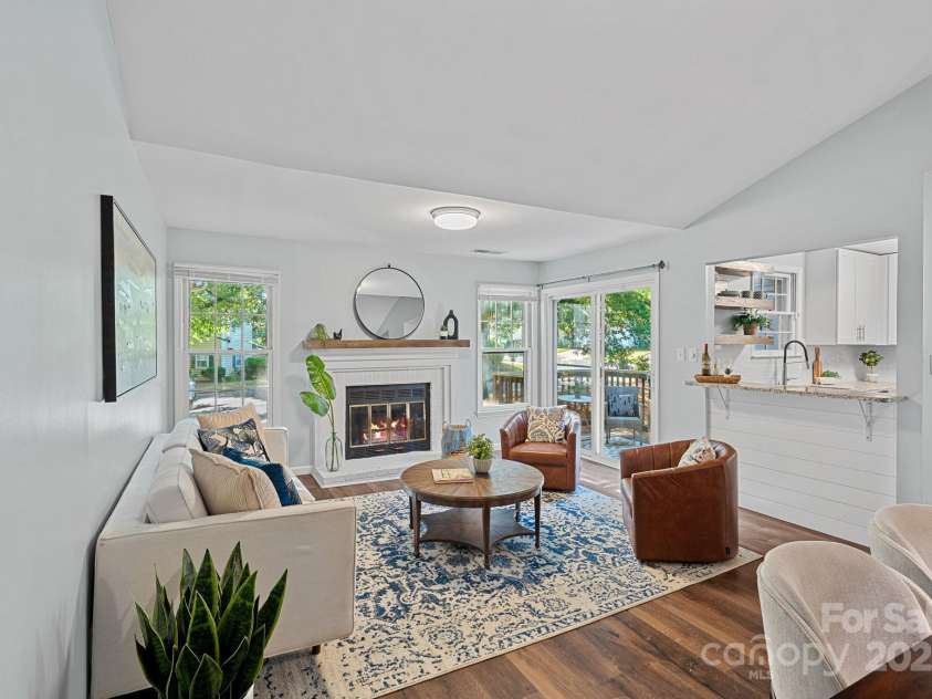 3308 Selwyn Farms Lane, Charlotte, NC 28209.  MLS# CAR4264520, YatesRealty ID 17057. 