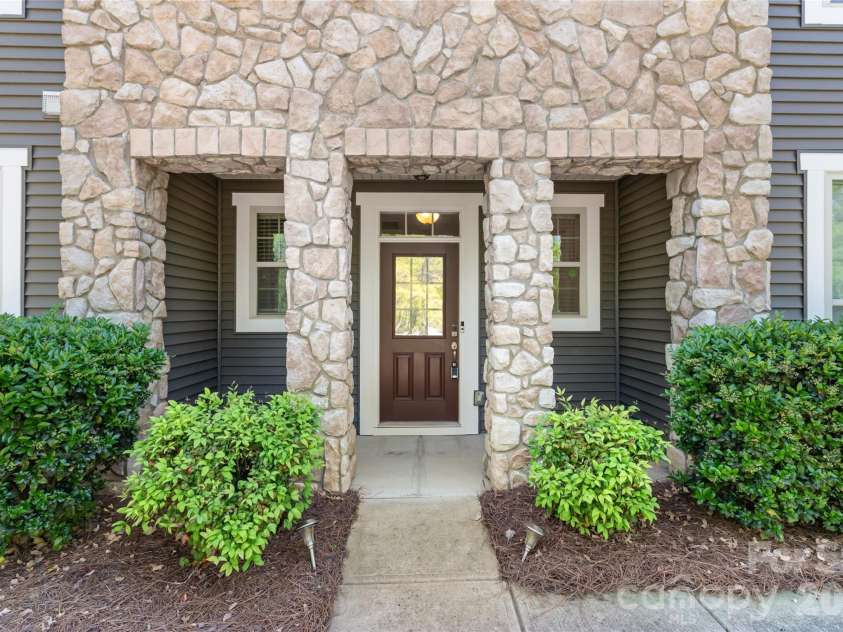 5662 Stonewells Drive, Charlotte, NC 28278.  MLS# CAR4374852, YatesRealty ID 17057. 