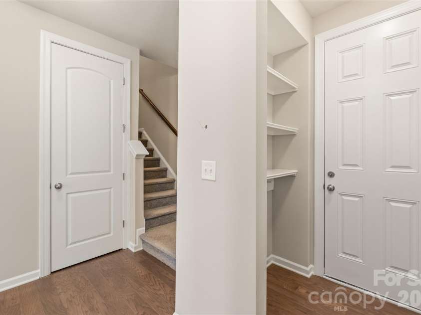 5662 Stonewells Drive, Charlotte, NC 28278.  MLS# CAR4374852, YatesRealty ID 17057. 