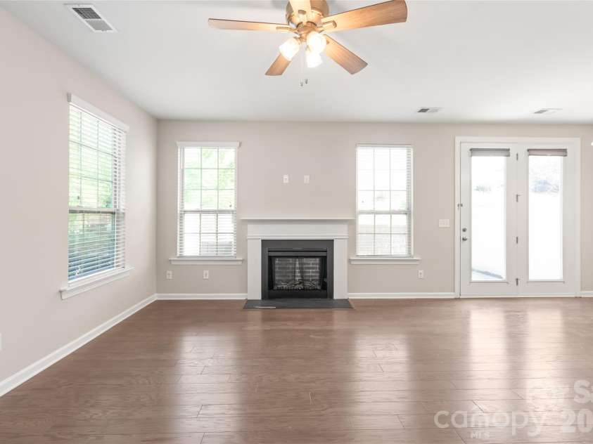 5662 Stonewells Drive, Charlotte, NC 28278.  MLS# CAR4374852, YatesRealty ID 17057. 