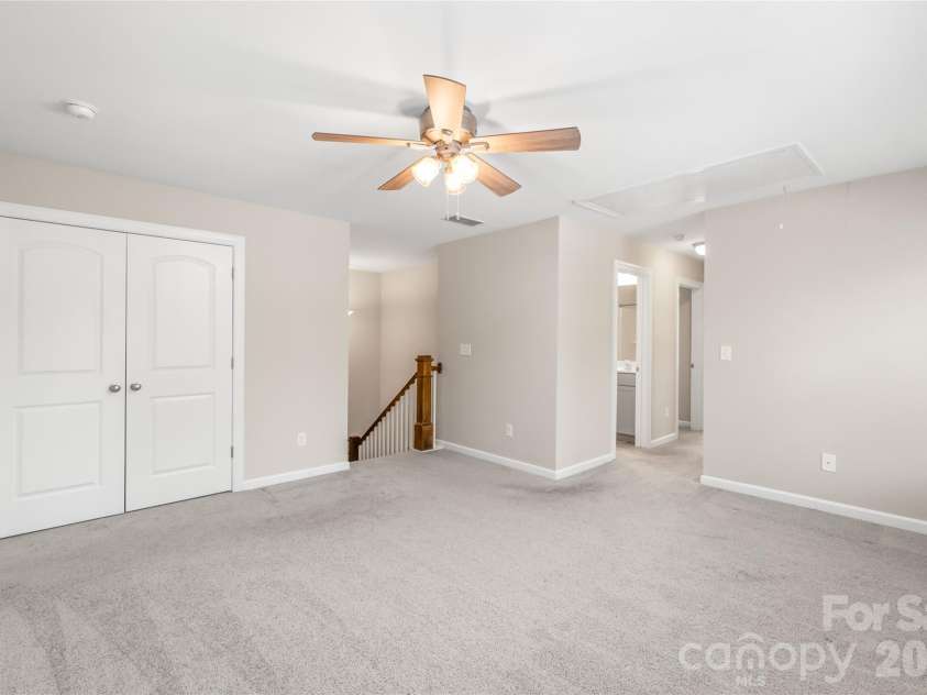 5662 Stonewells Drive, Charlotte, NC 28278.  MLS# CAR4374852, YatesRealty ID 17057. 
