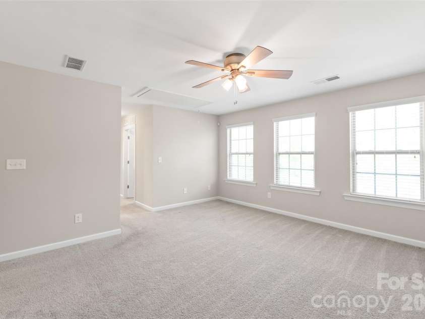 5662 Stonewells Drive, Charlotte, NC 28278.  MLS# CAR4374852, YatesRealty ID 17057. 