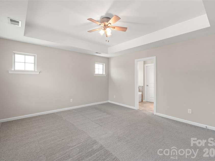 5662 Stonewells Drive, Charlotte, NC 28278.  MLS# CAR4374852, YatesRealty ID 17057. 