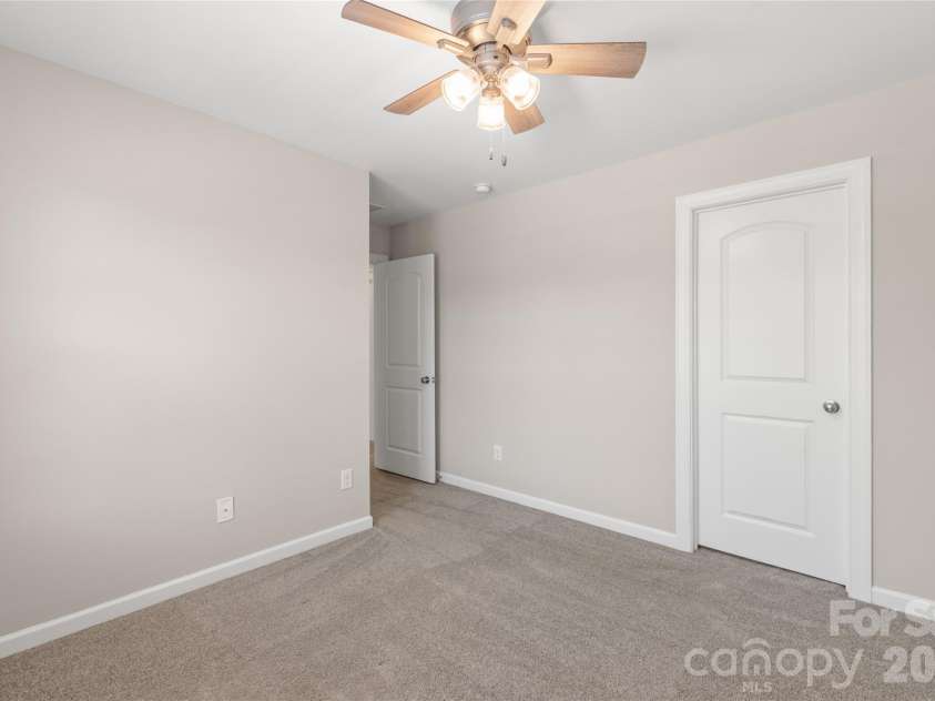 5662 Stonewells Drive, Charlotte, NC 28278.  MLS# CAR4374852, YatesRealty ID 17057. 