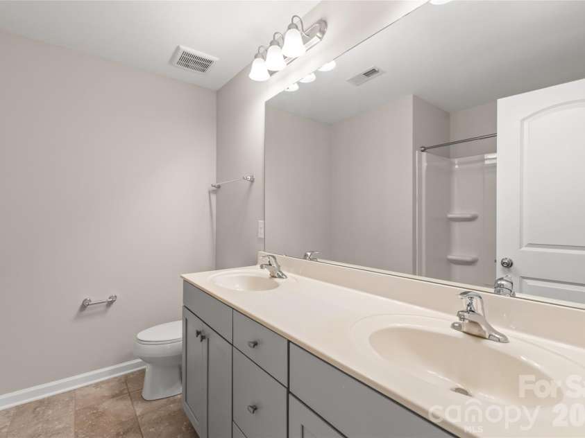 5662 Stonewells Drive, Charlotte, NC 28278.  MLS# CAR4374852, YatesRealty ID 17057. 