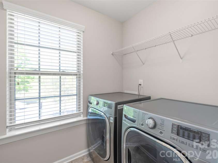 5662 Stonewells Drive, Charlotte, NC 28278.  MLS# CAR4374852, YatesRealty ID 17057. 