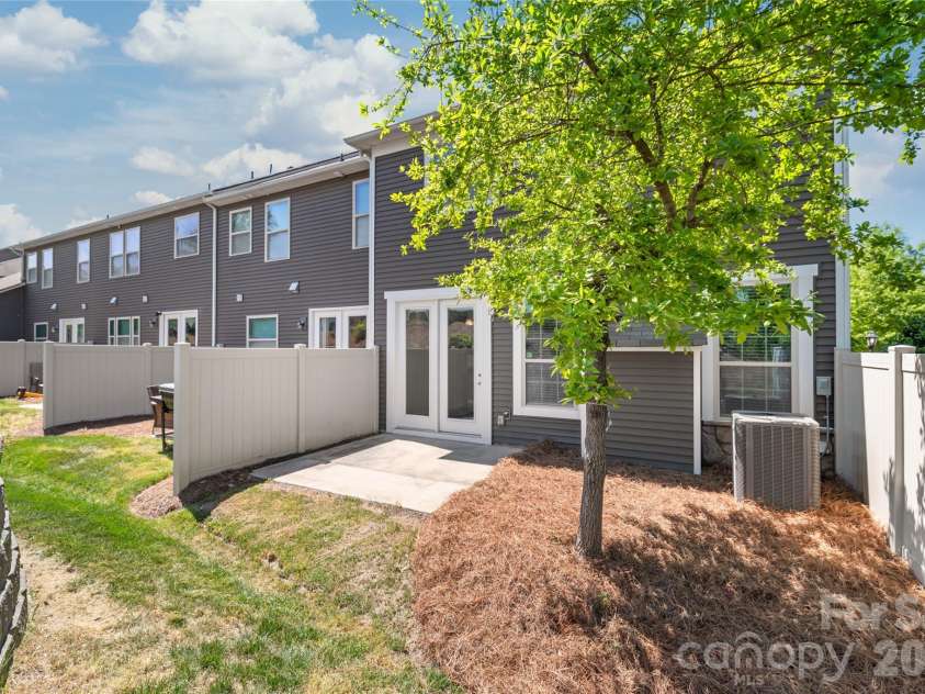 5662 Stonewells Drive, Charlotte, NC 28278.  MLS# CAR4374852, YatesRealty ID 17057. 