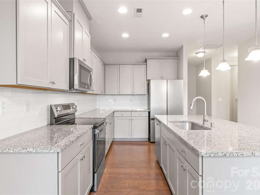 5662 Stonewells Drive, Charlotte, NC 28278.  MLS# CAR4374852, YatesRealty ID 17057. 