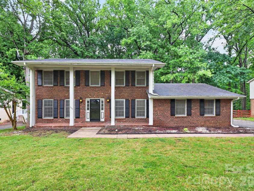 7007 Crossridge Road, Charlotte, NC 28214.  MLS# CAR4375440, YatesRealty ID 17059. 