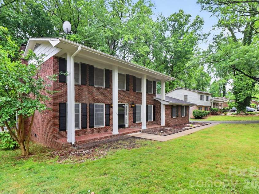 7007 Crossridge Road, Charlotte, NC 28214.  MLS# CAR4375440, YatesRealty ID 17059. 